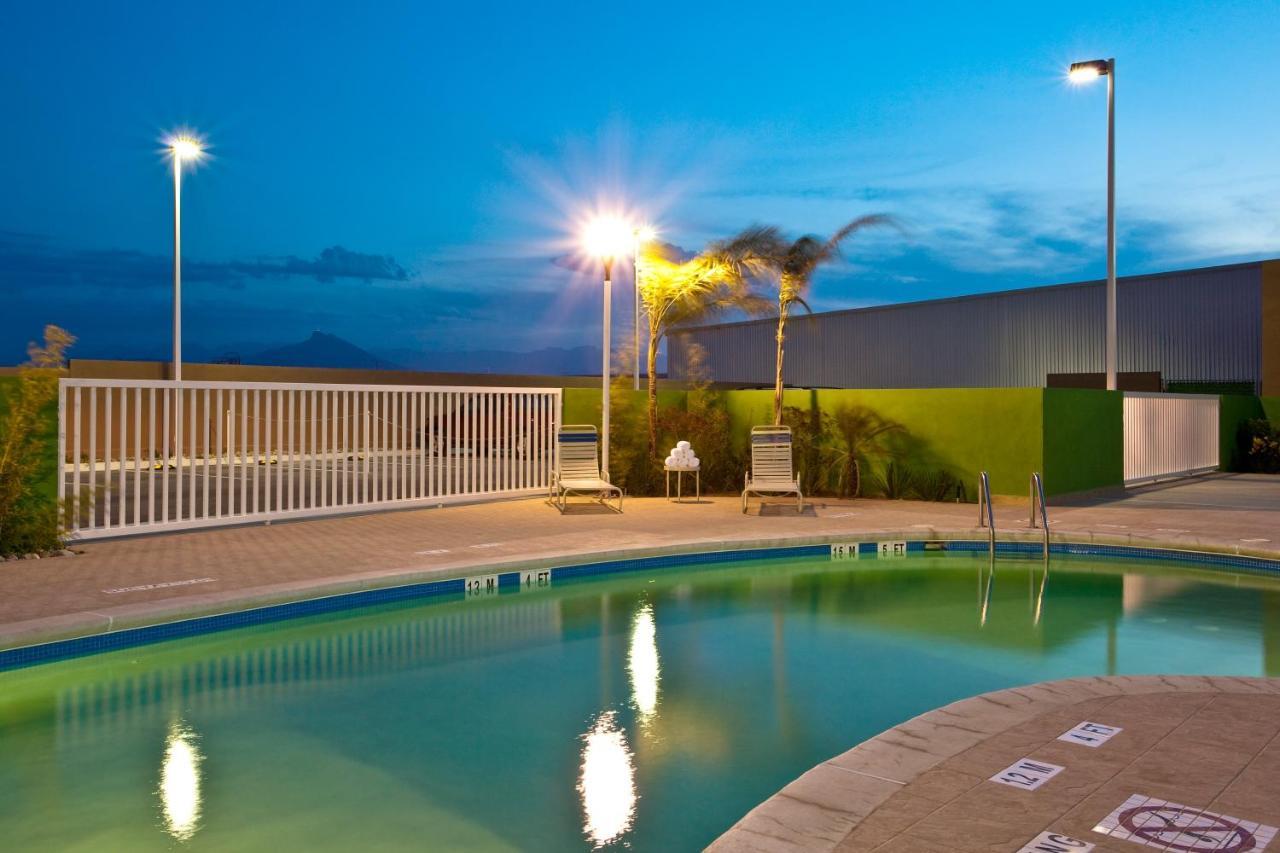 Holiday Inn Express & Suites Monterrey Aeropuerto By Ihg Apodaca Екстериор снимка